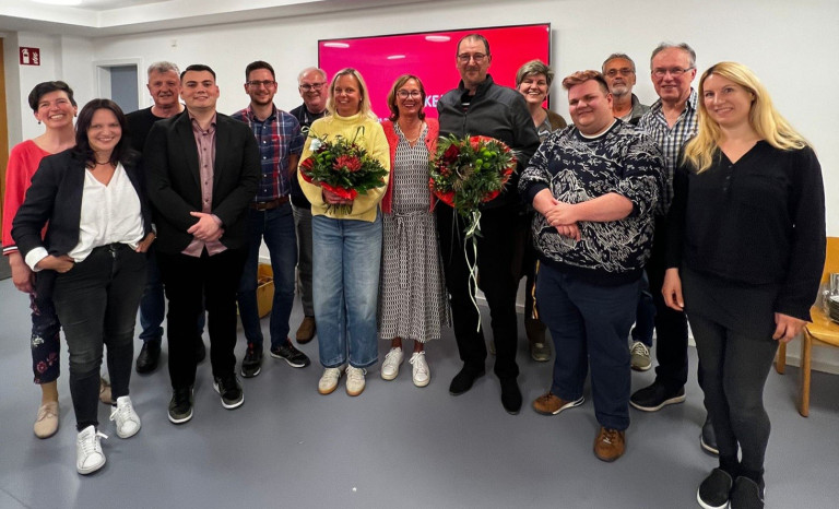 von links: Martina Baumann, Heike Stengl, Harry Birkel, Patrick Papst, Marius Elsner, Peter Wischniowski, Julia Kunst, Sabine Raschendorfer, Alexander Körber, Ursula Schlosser, Jan Plobner, Klaus Raschendorfer, Erwin Schlosser und Gerti de Hasque